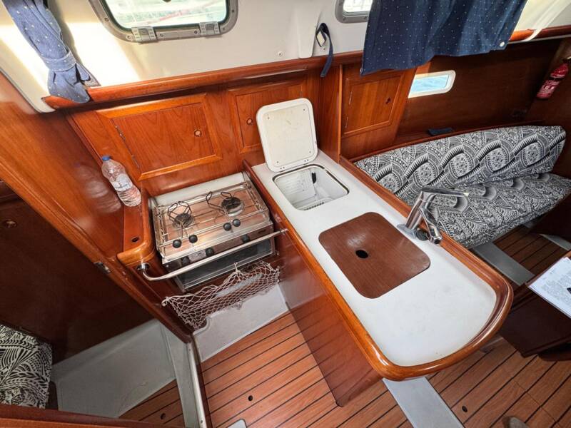 Oceanis 323 Clipper 8